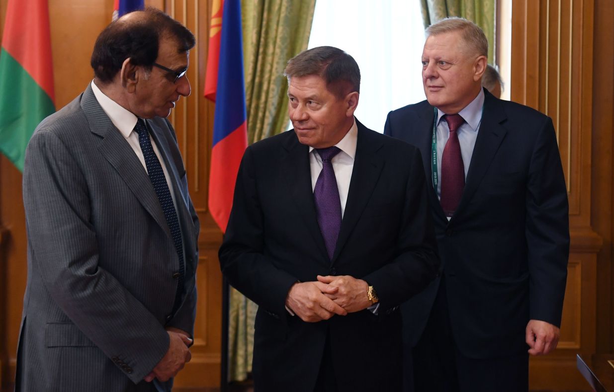 Chief Justice of the Supreme Court of Russia Vyacheslav Lebedev (centre) and Chief Justice of the Lahore High Court Manzoor Ahmad Malik (left) at a meeting of Supreme Court Chief Justices of the Shanghai Cooperation Organisation (SCO) member states in Sochi