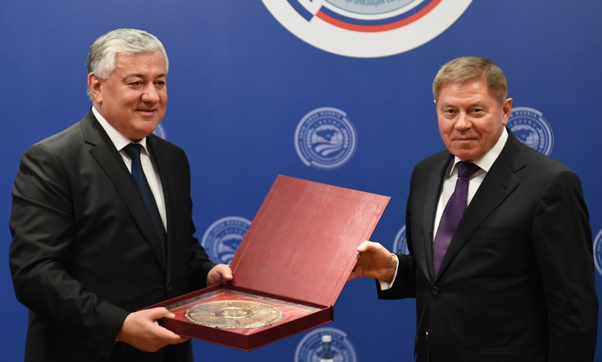 Chief Justice of the Supreme Court of Tajikistan Shermuhammad Shokhiyon (left) and Chief Justice of the Supreme Court of Russia Vyacheslav Lebedev at a meeting of Supreme Court Chief Justices of the Shanghai Cooperation Organisation (SCO) member states in Sochi