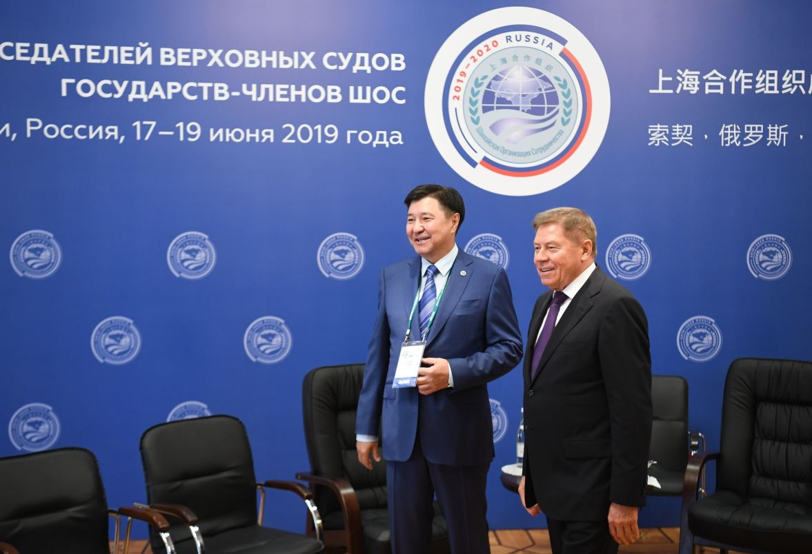 Chief Justice of the Supreme Court of Kazakhstan Zhakip Asanov (left) and Chief Justice of the Supreme Court of Russia Vyacheslav Lebedev at a meeting of Supreme Court Chief Justices of the Shanghai Cooperation Organisation (SCO) member states in Sochi
